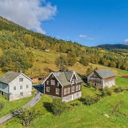 Heggjabygda Gjestegard - Historisk Tommerhus I Landlige Omgivelser Nordfjordeid Luaran gambar