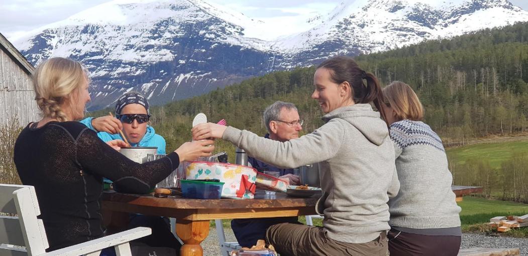 Heggjabygda Gjestegard - Historisk Tommerhus I Landlige Omgivelser Nordfjordeid Luaran gambar