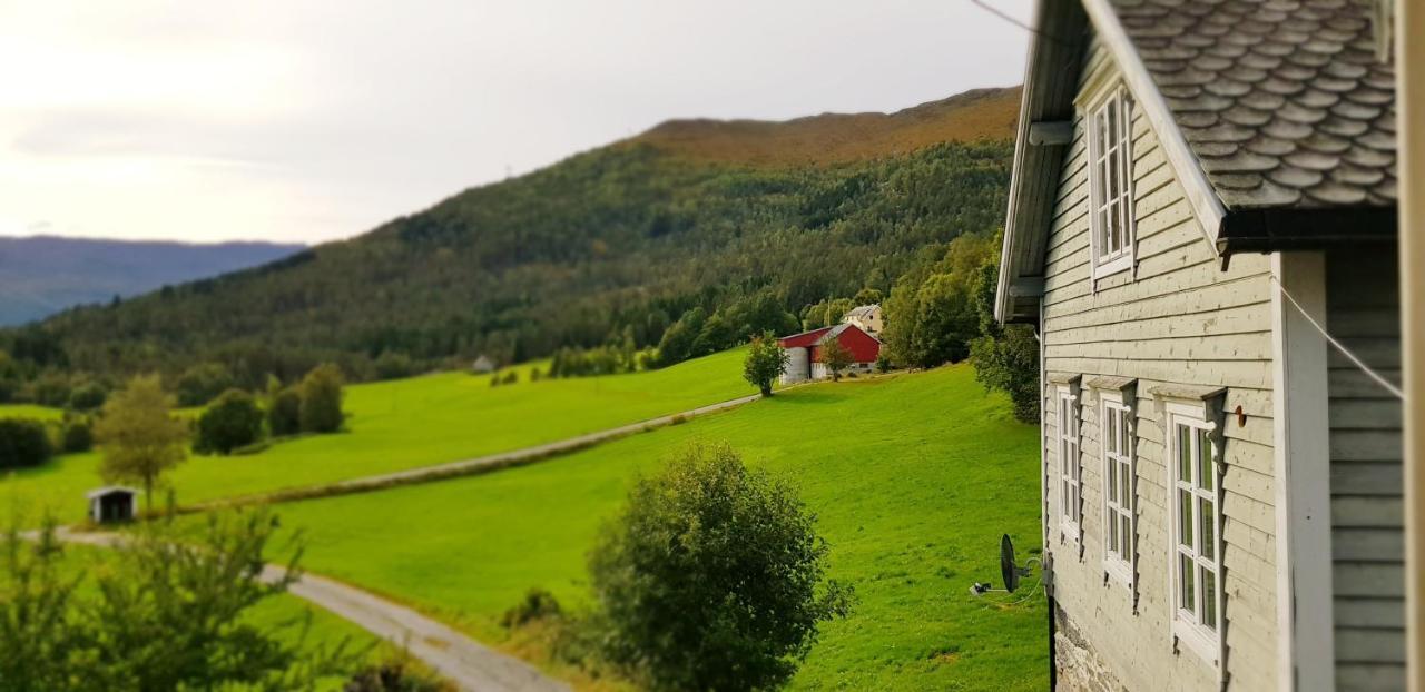 Heggjabygda Gjestegard - Historisk Tommerhus I Landlige Omgivelser Nordfjordeid Bilik gambar
