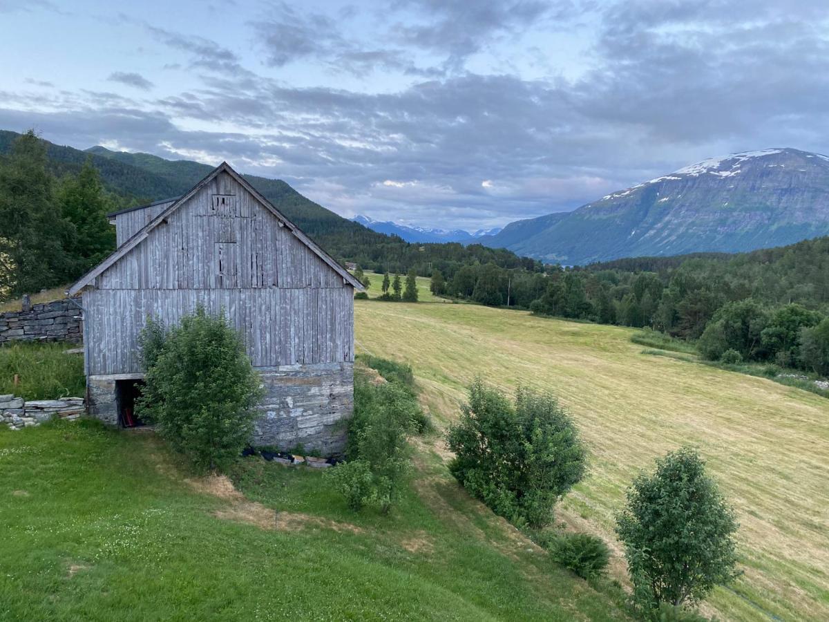 Heggjabygda Gjestegard - Historisk Tommerhus I Landlige Omgivelser Nordfjordeid Luaran gambar