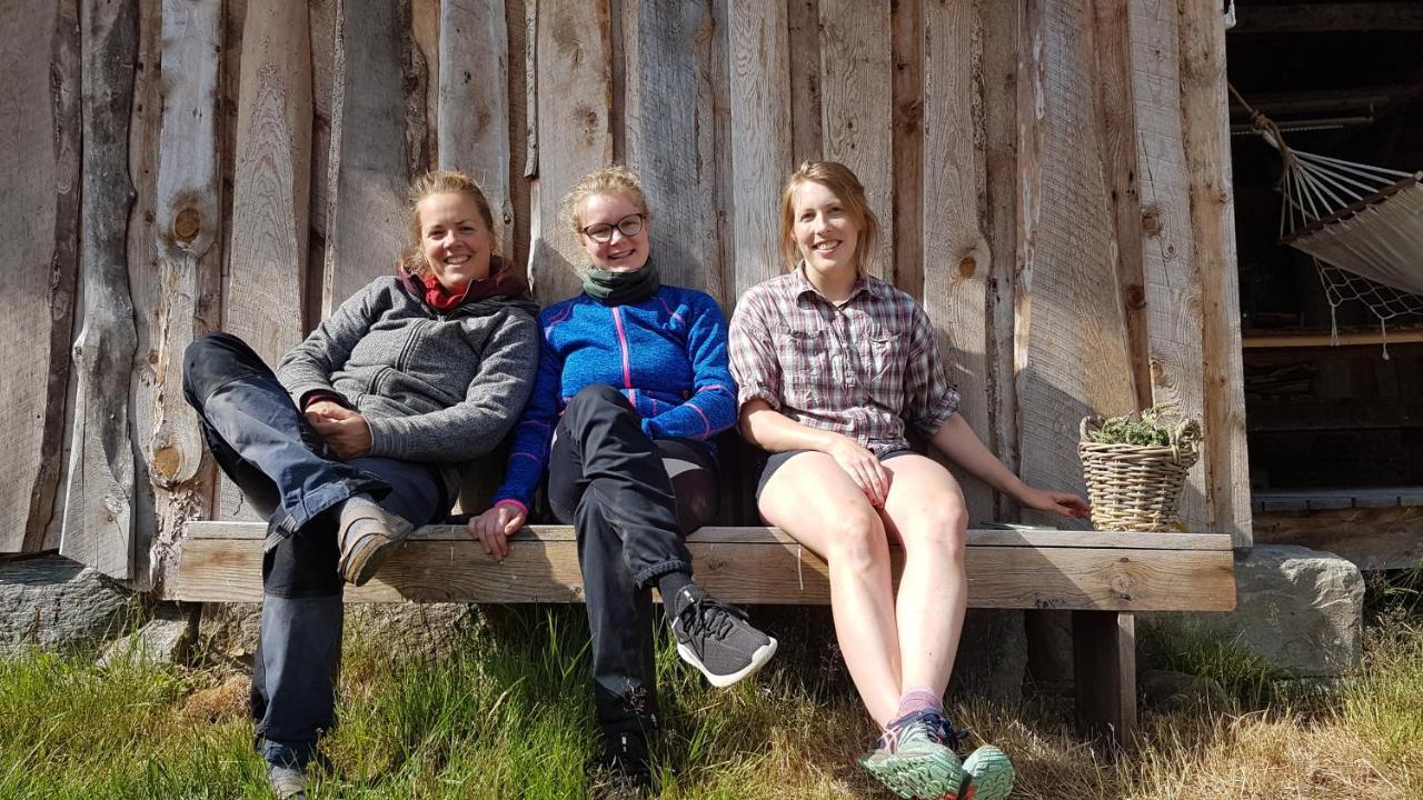 Heggjabygda Gjestegard - Historisk Tommerhus I Landlige Omgivelser Nordfjordeid Luaran gambar
