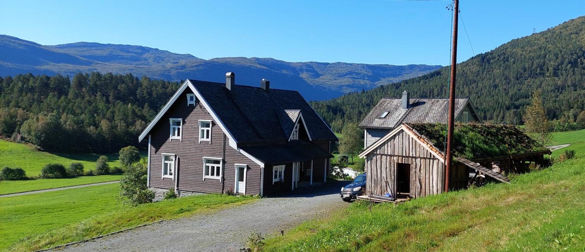 Heggjabygda Gjestegard - Historisk Tommerhus I Landlige Omgivelser Nordfjordeid Luaran gambar